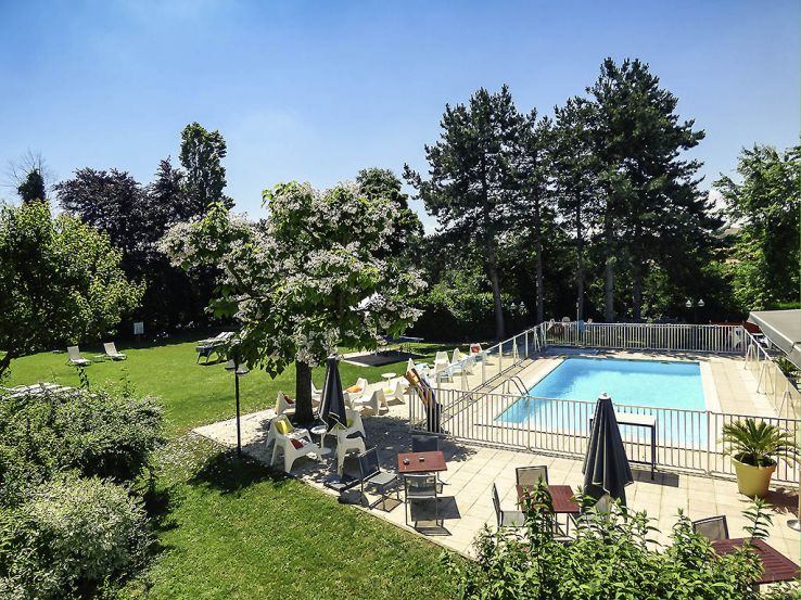 Dardilly Trip Packages