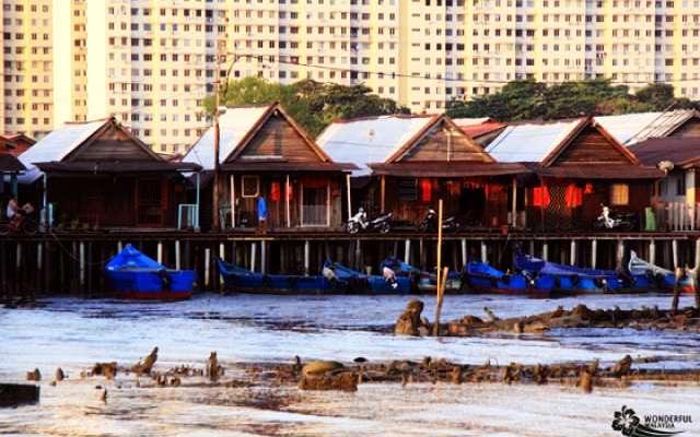 Clan Jetties Floating Village Trip Packages