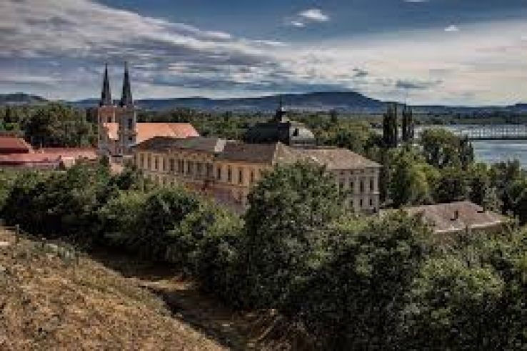 Experience 2 Days 1 Night Hungary Tour Package