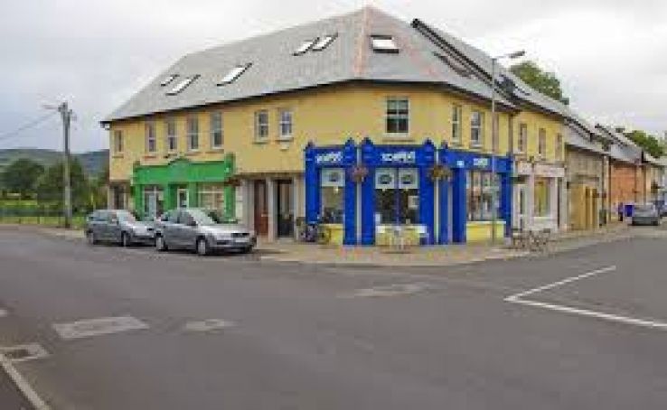 Show less. Date of stay: July 2016 View more hotels in Ballinrobe The nearby lake made an outstanding spot for walks, sundowners and a BBQ. Horses Hyped up youth hostel! - Review of Keel Lodge - TripAdvisor