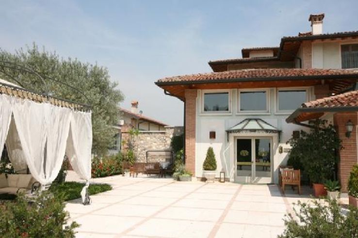 Bedizzole Trip Packages