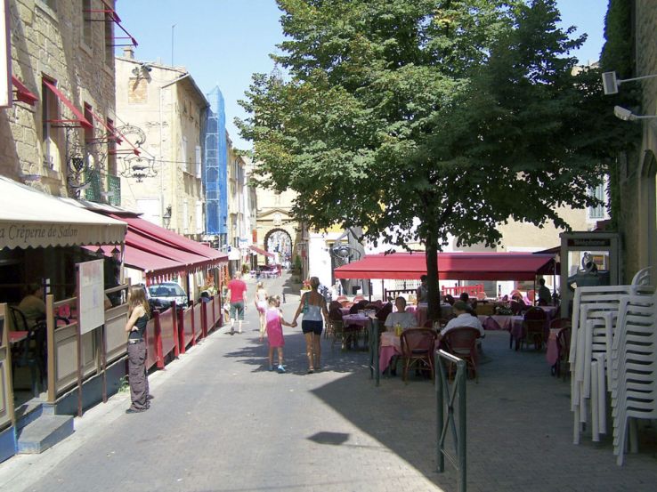 Salon de Provence Trip Packages