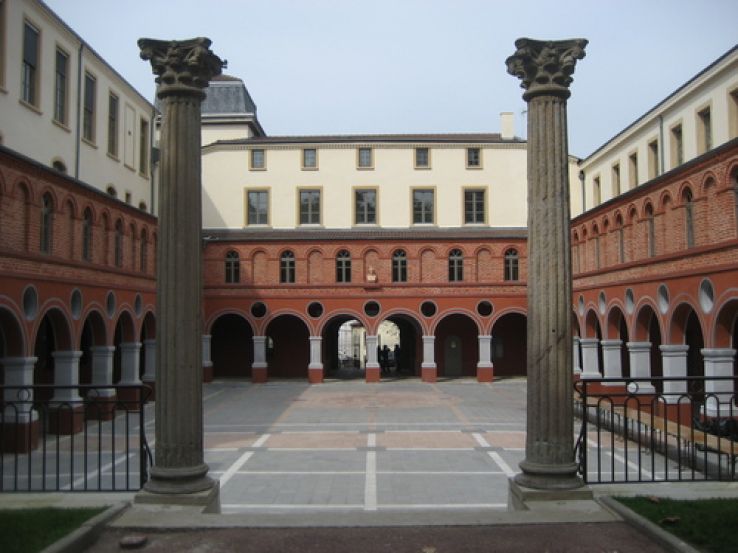 Saint Chamond Trip Packages