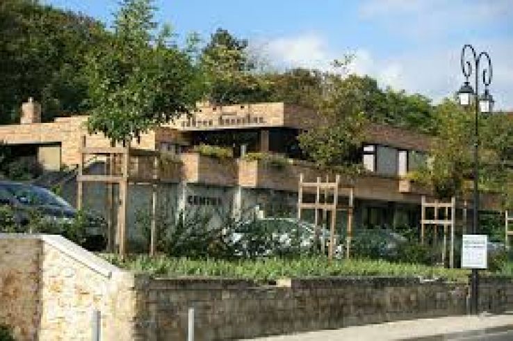 Le Mesnil le Roi Trip Packages