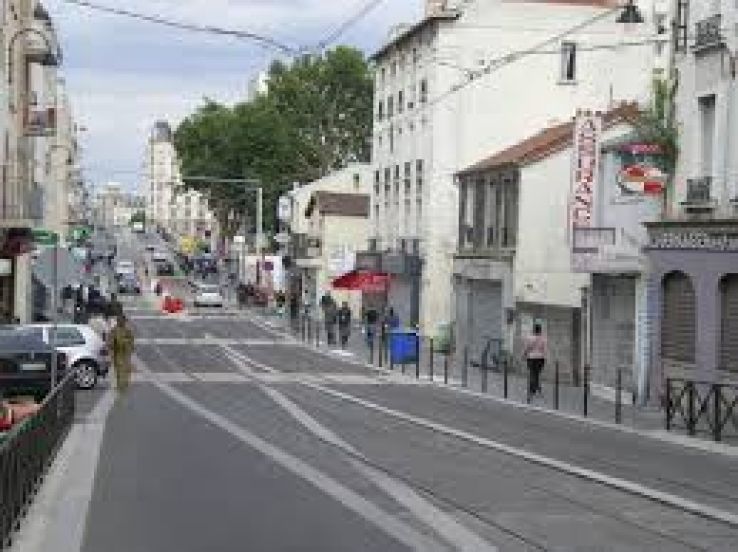 Villeneuve la Garenne Trip Packages