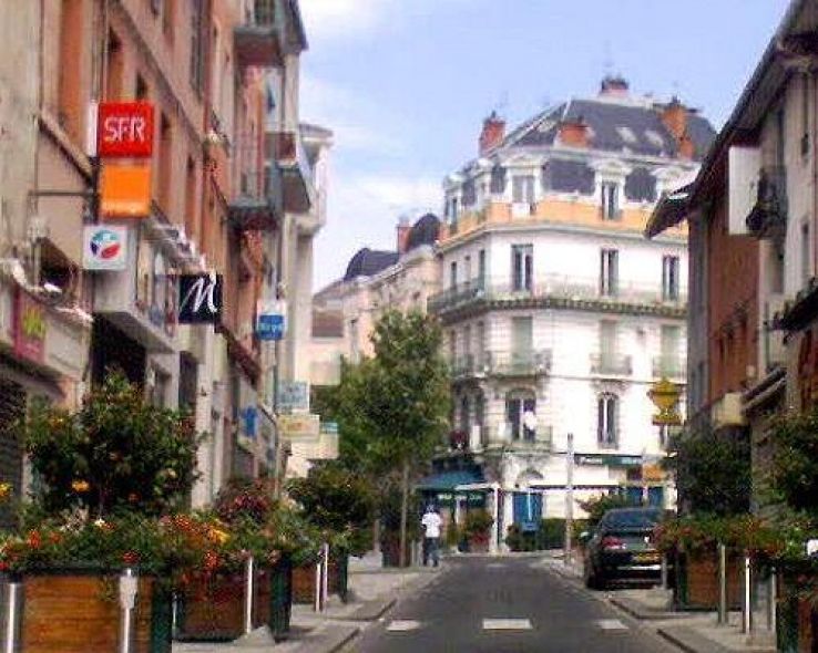 Oyonnax Trip Packages