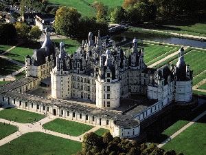 5 Most Beautiful Royal Palaces in the World