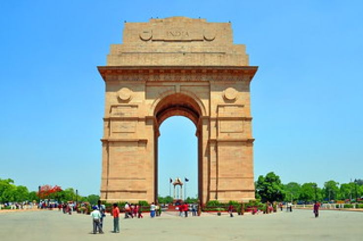 Pay homage to soldiers at India gate