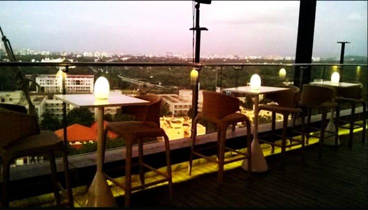 Evviva Sky Lounge, Crowne Plaza