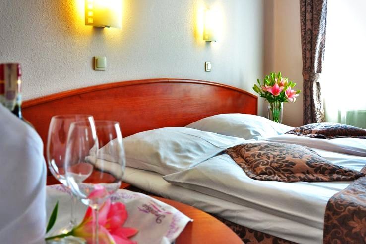 Diffrence in a hotel and motel through types of room you get to stay in