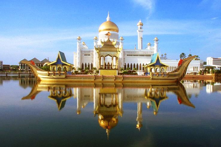 3. Sultan Omar Ali Saifuddin Mosque - Brunei