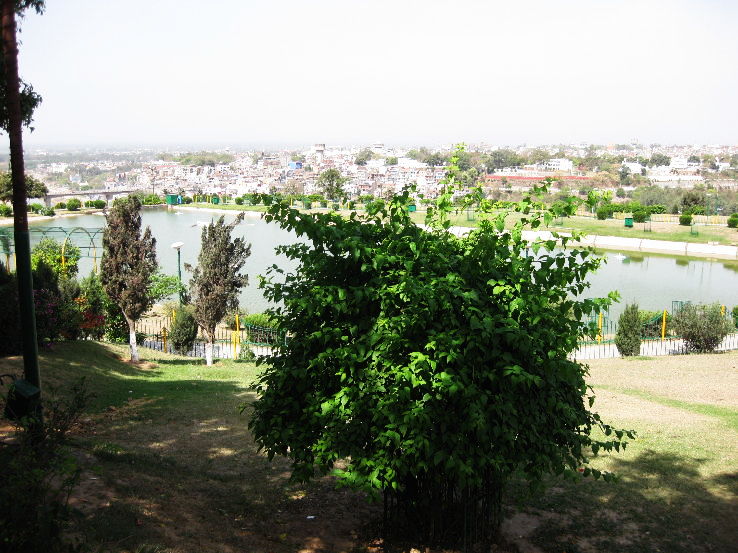 2. Bagh-e-Bahu
