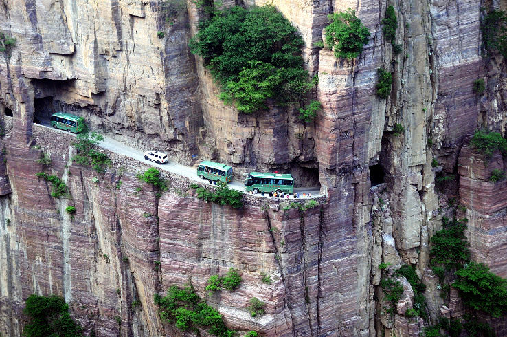 5 MOST DANGEROUS ROADS IN THE WORLD - Hello Travel Buzz