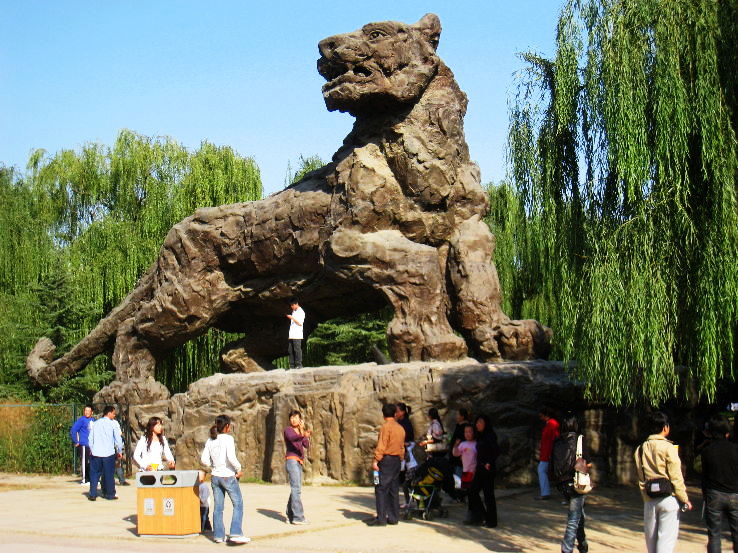 8 Largest Zoos In The World - Hello Travel Buzz