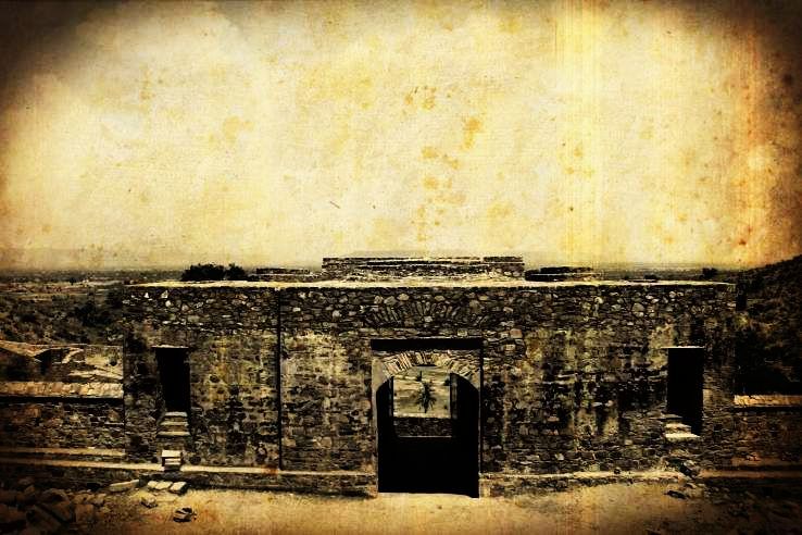 Photos of Bhangarh Fort : Most haunted place in India