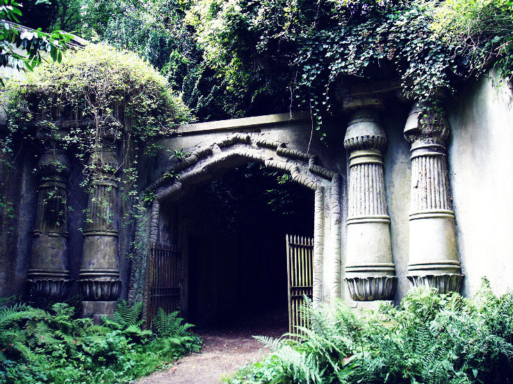 highgate_cemetery4_1444116499u21.jpg
