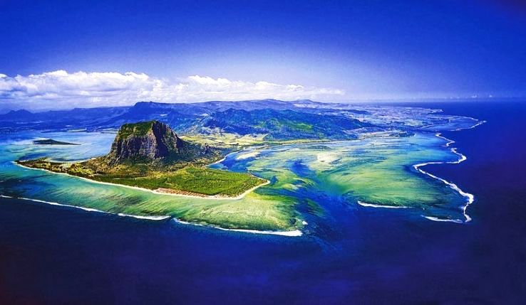 The underwater waterfall: