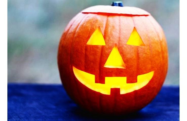 What is legend behind pumpkin carving?
