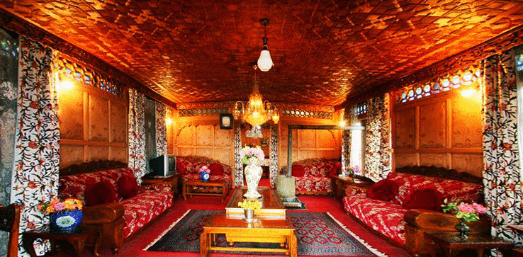 Spend A Night In A Houseboat
