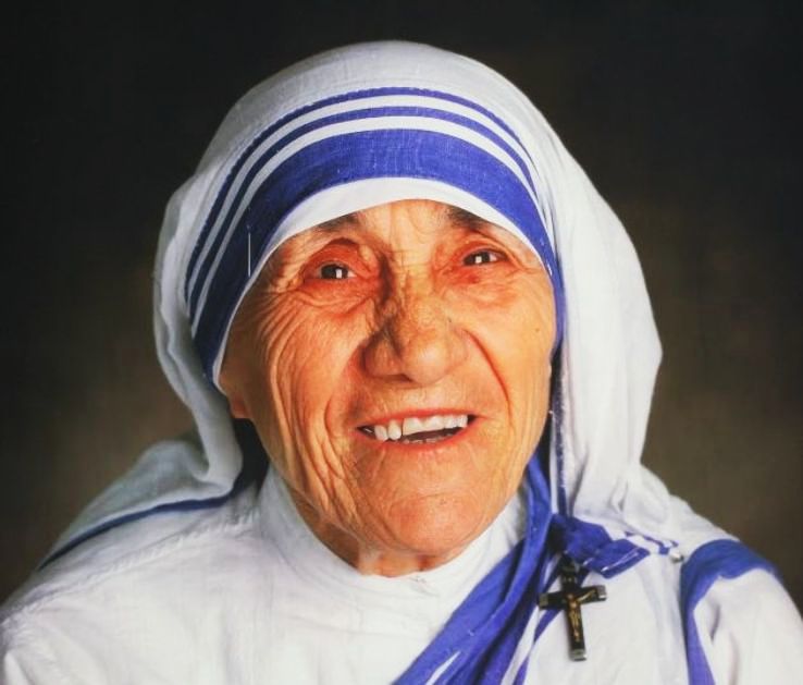4. Mother Teresa was the first naturalized Indian citizen of Bharat Ratna Award Winner in 1980.