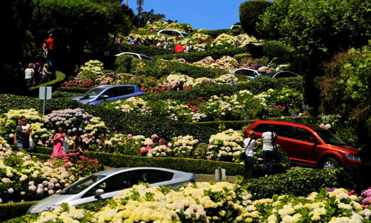 7 Truly Amazing Roads Around the World