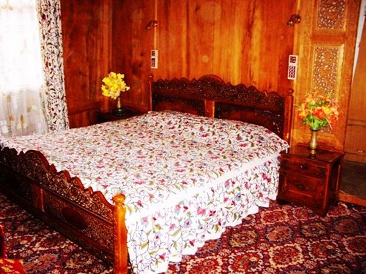 Royal Dandoo Palace (Price:  Rs.2,996 Per Night)