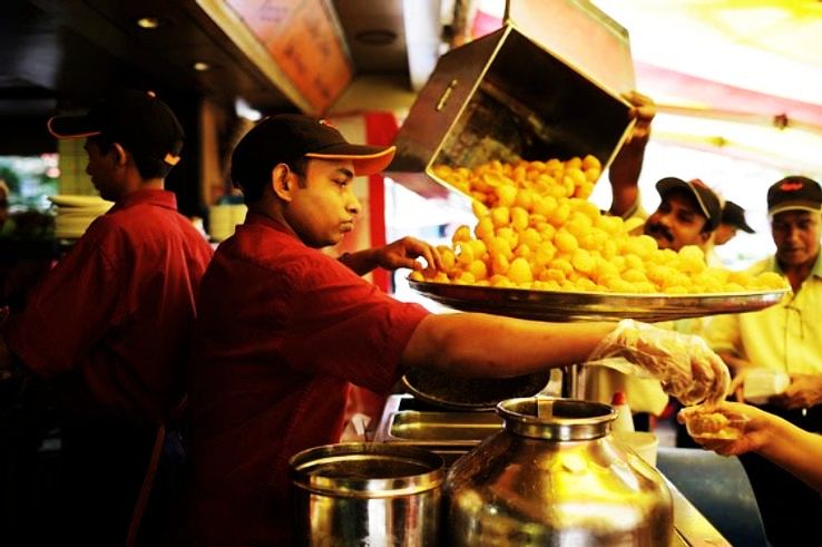 10 Most Famous Joints to Enjoy Street Food in Mumbai