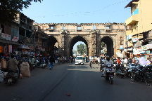 Teen Darwaza