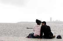 Take A Romantic Drive with Your Better Half on the Marine Drive