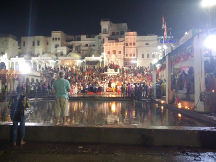 Attend the evening arti at Varah Ghat