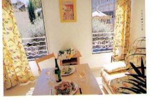 Sleeping Cheap on the Le Meubles Du Soleil in Nice