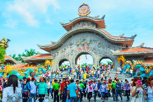 A Theme Park on Buddha, Suoi Tien