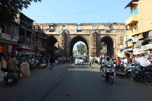 Teen Darwaza