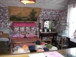 Dollys House Museum Gift Shop