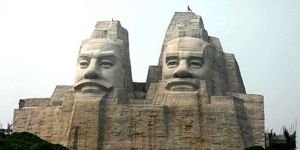 Statue of Huang Di and Yan Di