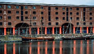 GROUP GALLERY TOURS AT TATE LIVERPOOL