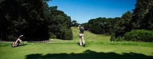 Play golf in Meyrick Park 