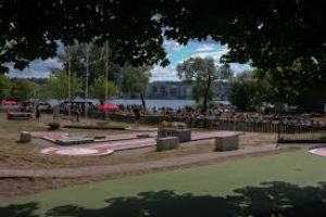 Hang with the locals at Tantolunden Park