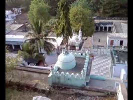 Makhdam Kund