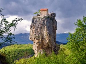 Katskhi pillar
