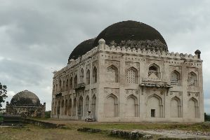 Haft Gumbaz Tomb 