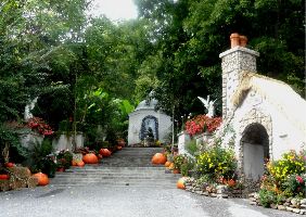 Parrot Mountain & Gardens