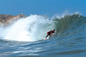 Surfing: Conquer The Waves