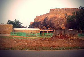 Thirumayam Fort