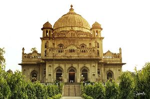 Begum Hazrat Mahal Monument 