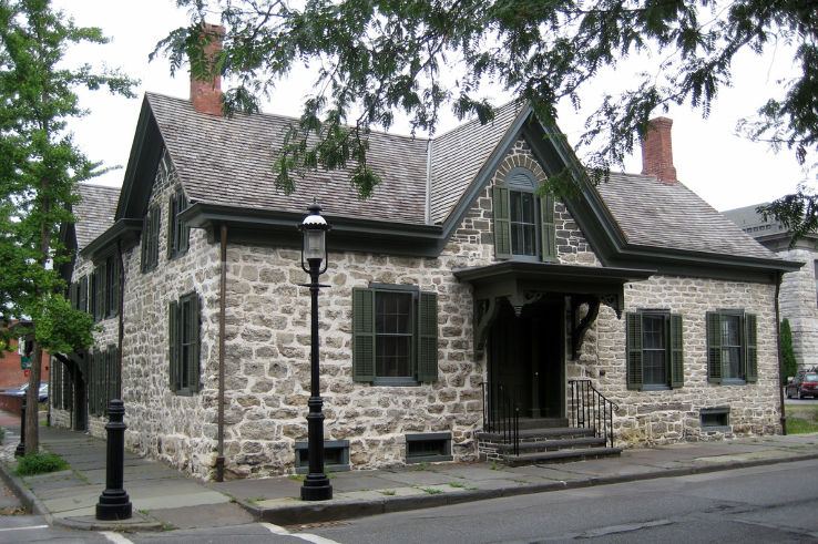 The Matthewis Persen House, Kingston Trip Packages
