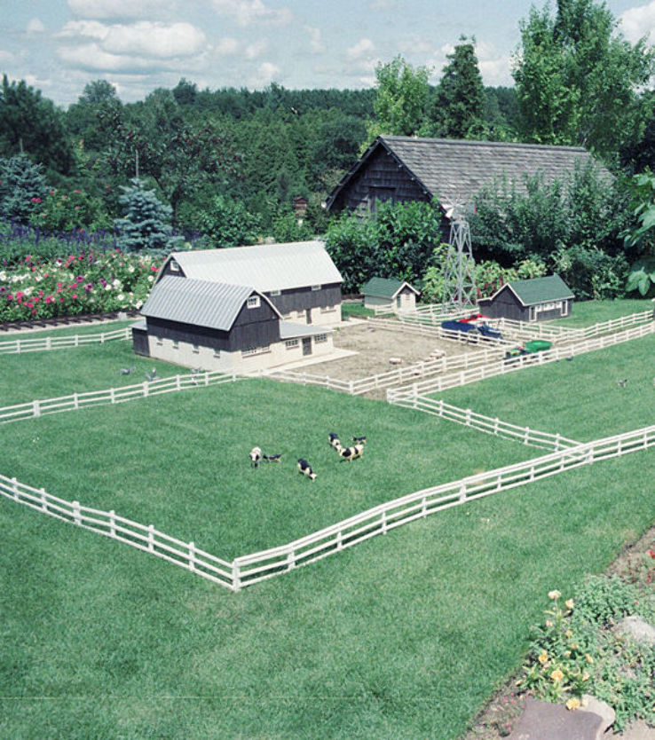 Cullen Gardens and Miniature Village Trip Packages