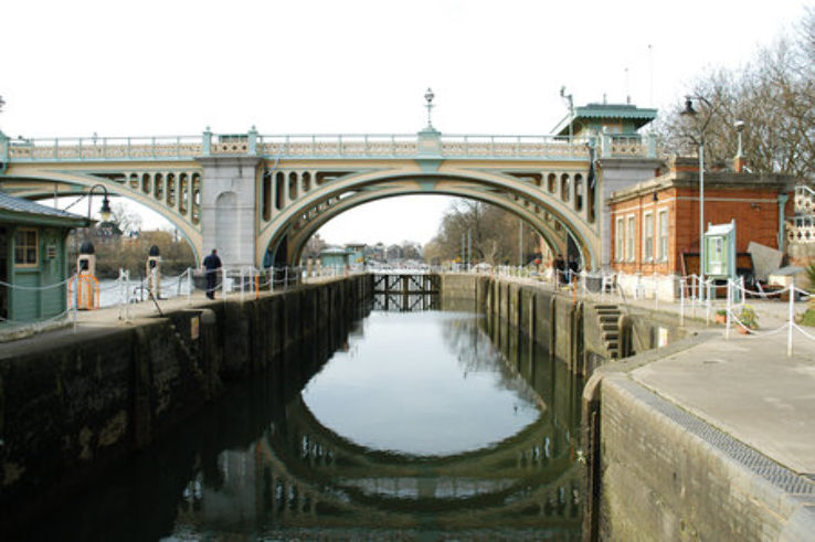 Richmond Lock and Footbridge Trip Packages