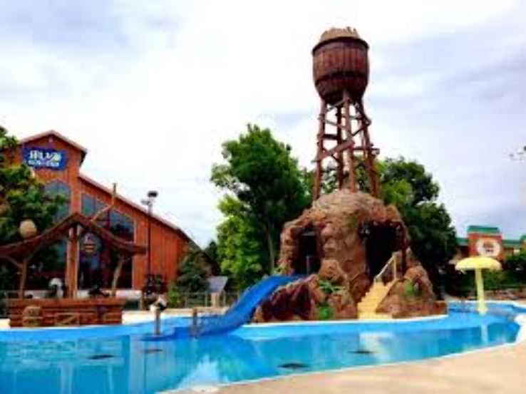 Splash Country Indoor & Outdoor Waterpark Trip Packages