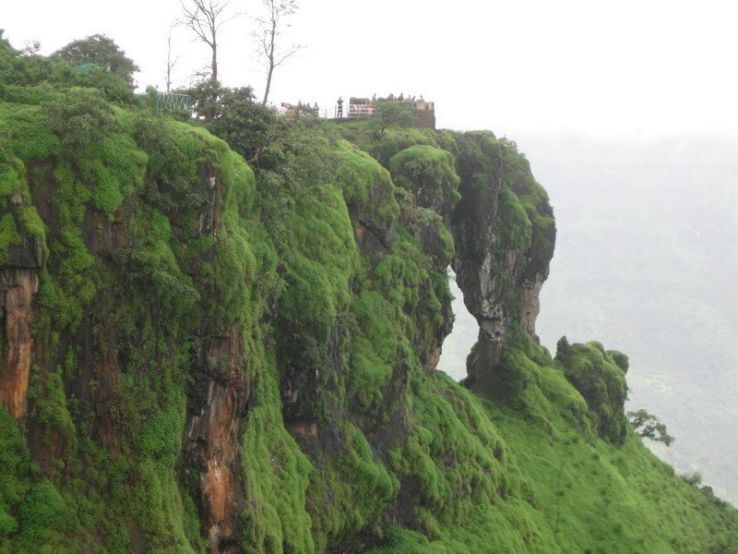 Pleasurable 2 Days Raigad to Mahabaleshwar Holiday Package